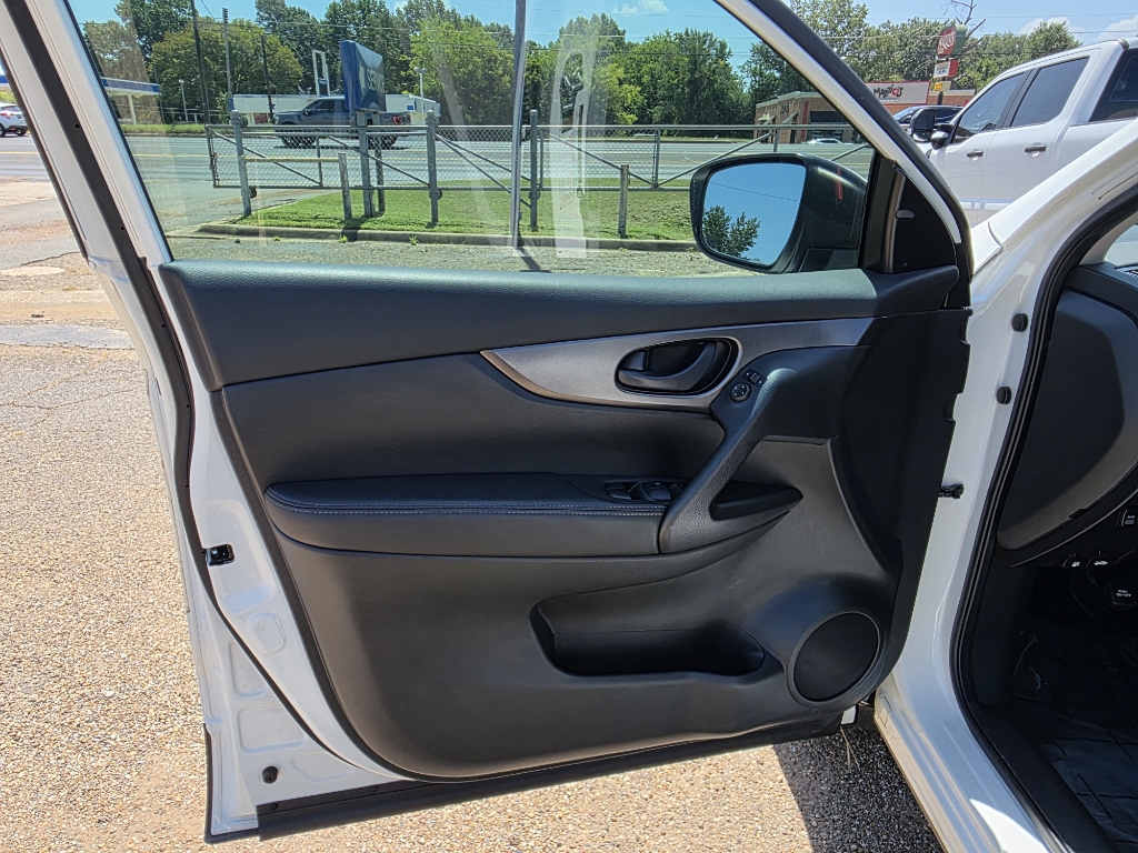 Vehicle image 34 of 38