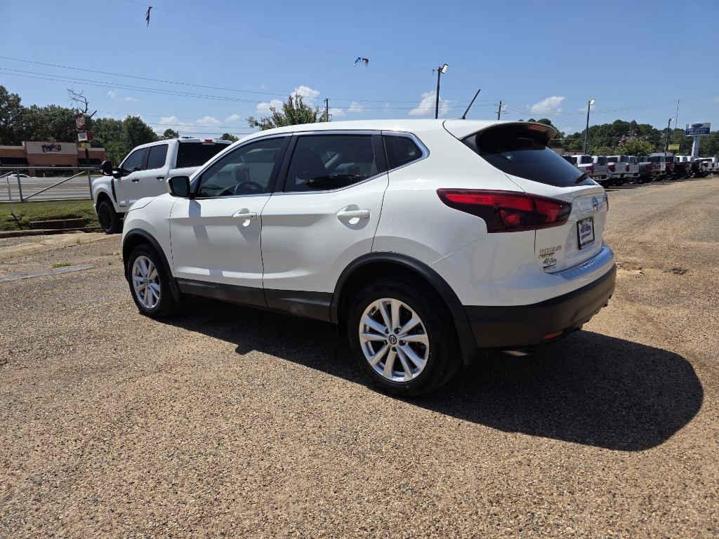 Vehicle image 7 of 38