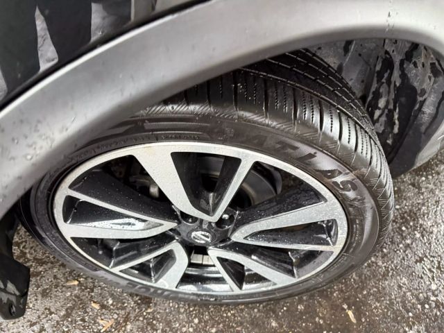 Vehicle image 39 of 50