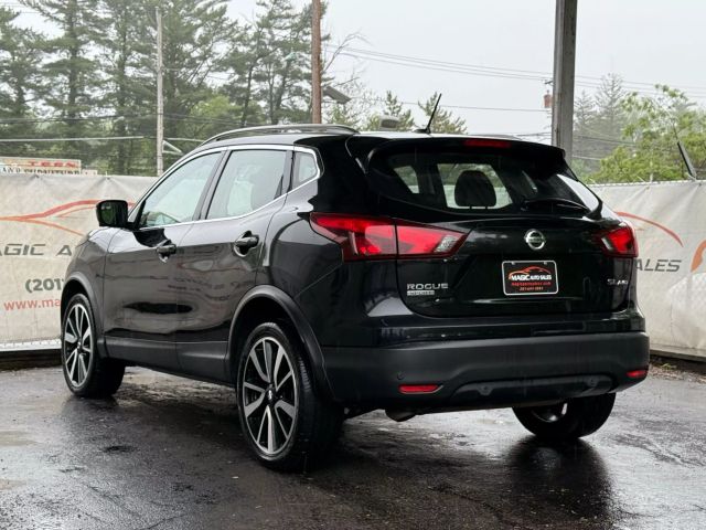 Vehicle image 11 of 50