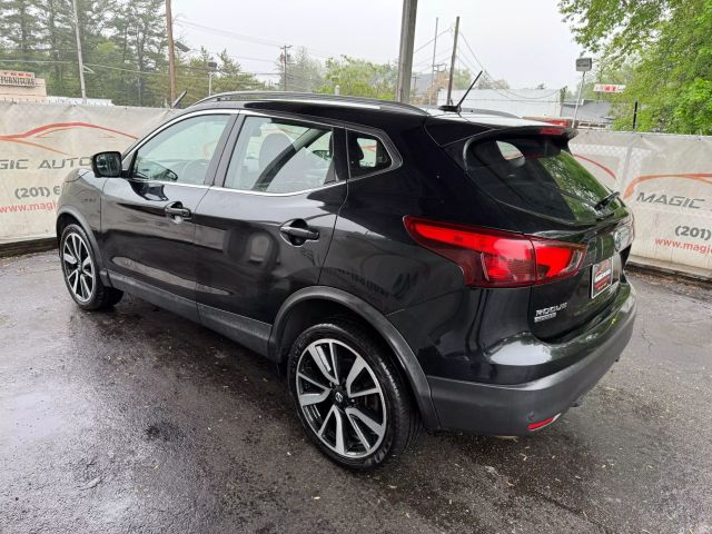Vehicle image 10 of 50