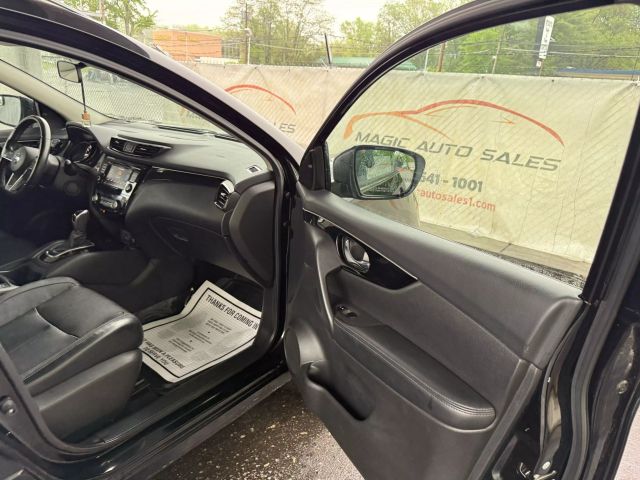 Vehicle image 24 of 50