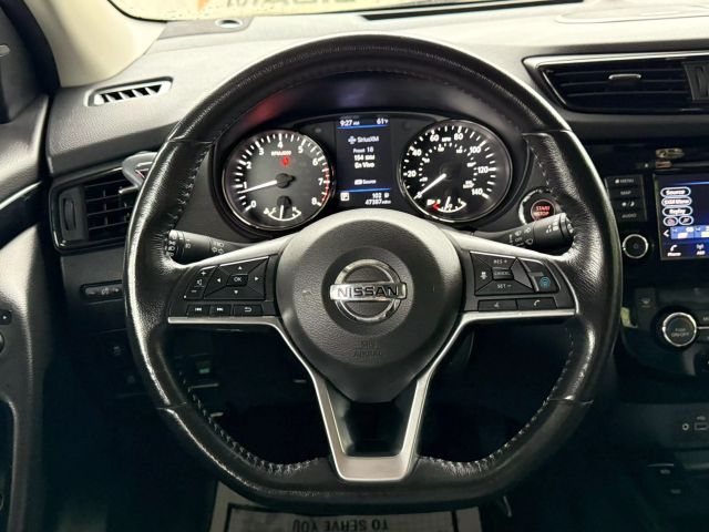 Vehicle image 33 of 50