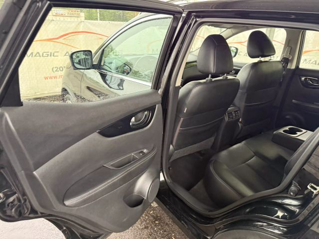 Vehicle image 17 of 50