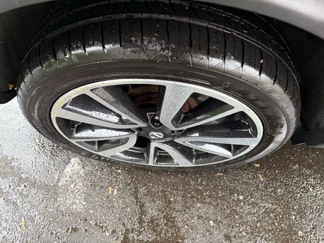 Vehicle image 46 of 50