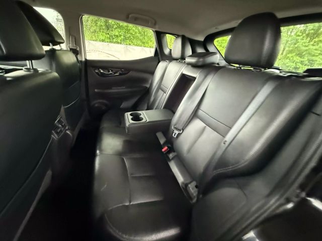 Vehicle image 19 of 50