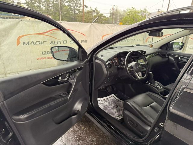 Vehicle image 14 of 50