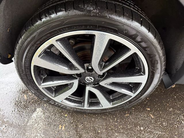 Vehicle image 47 of 50