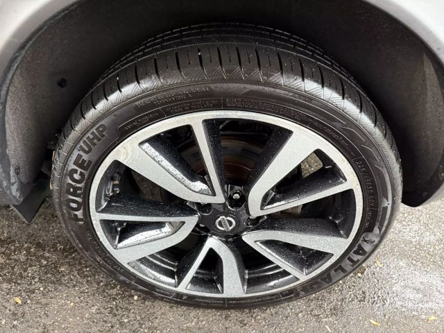 Vehicle image 43 of 50