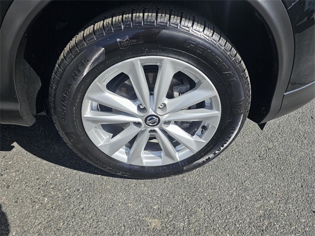 Vehicle image 8 of 32