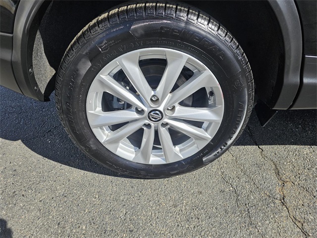 Vehicle image 7 of 32
