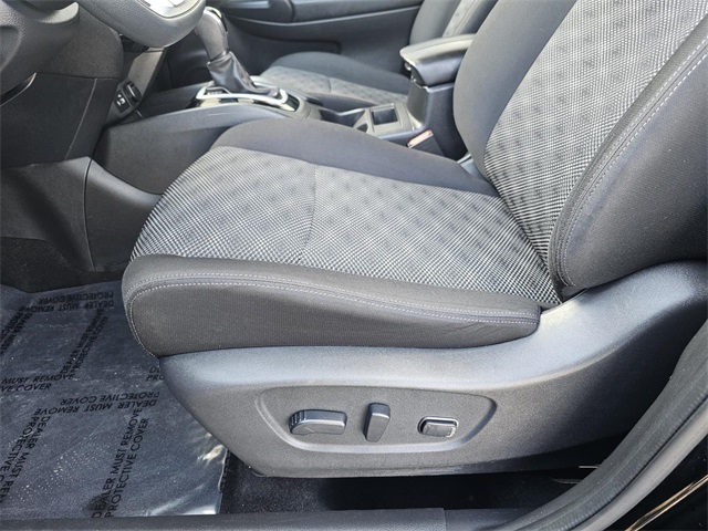 Vehicle image 16 of 32