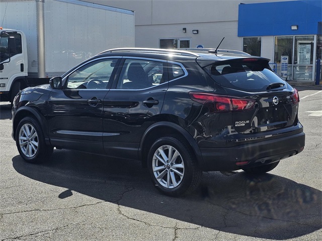 Vehicle image 6 of 32