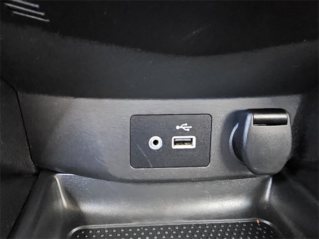 Vehicle image 28 of 32