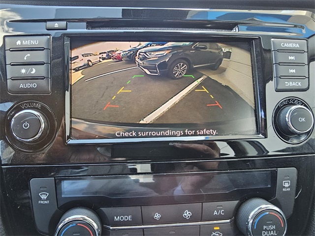 Vehicle image 27 of 32