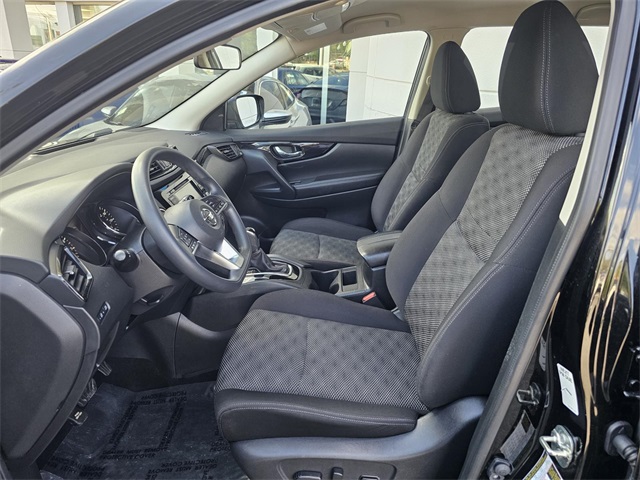 Vehicle image 17 of 32