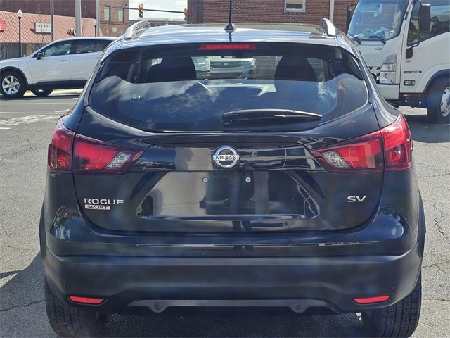 Vehicle image 4 of 32