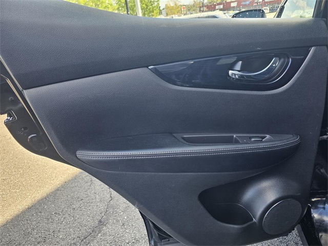 Vehicle image 11 of 32