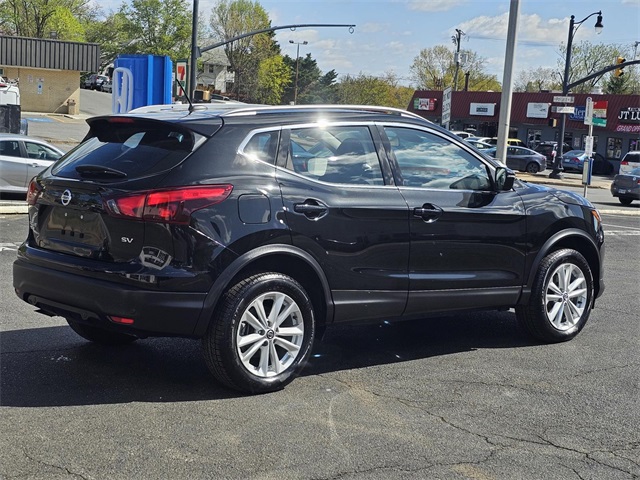 Vehicle image 2 of 32