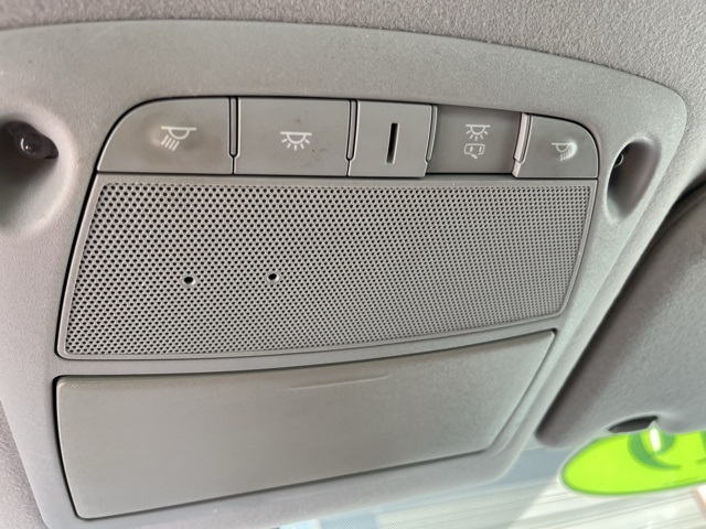 Vehicle image 21 of 24