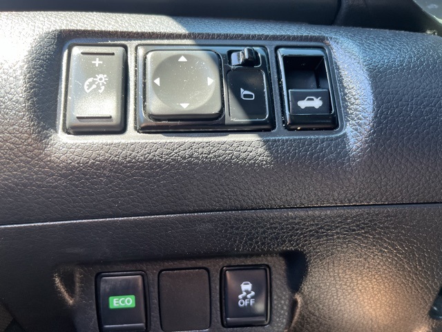Vehicle image 22 of 24