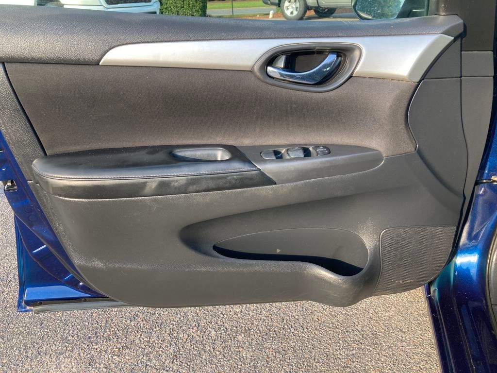 Vehicle image 21 of 28