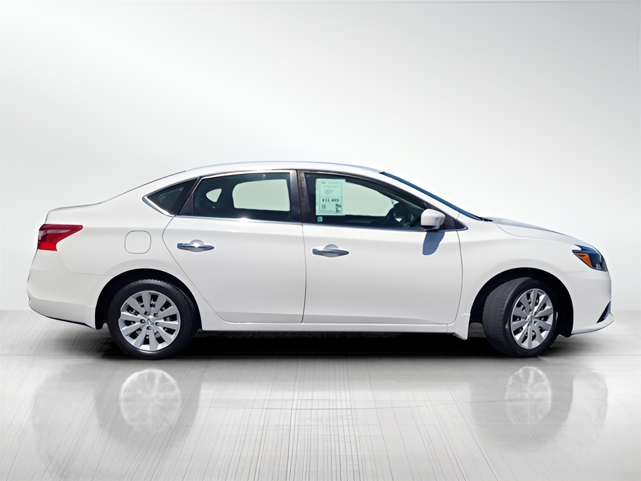 Vehicle image 29 of 33
