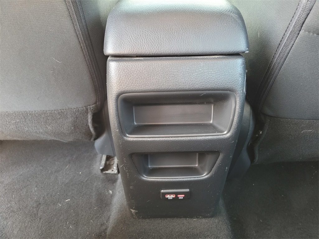 Vehicle image 19 of 33