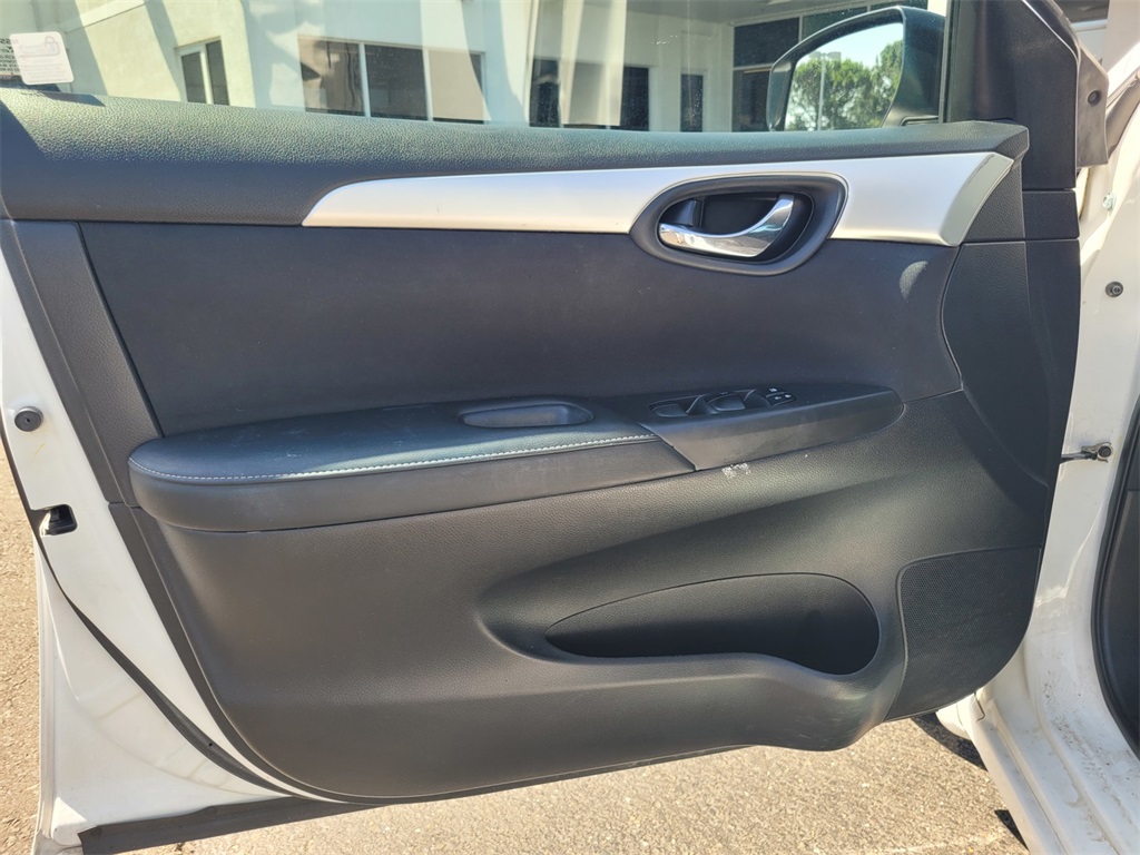 Vehicle image 20 of 33