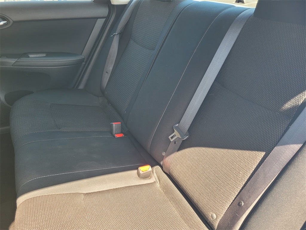 Vehicle image 17 of 33
