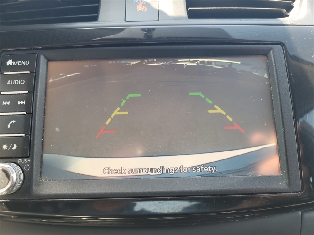 Vehicle image 21 of 33
