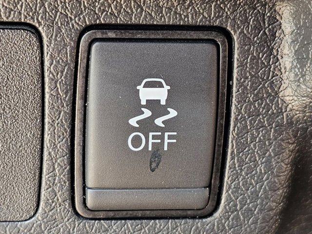 Vehicle image 21 of 30