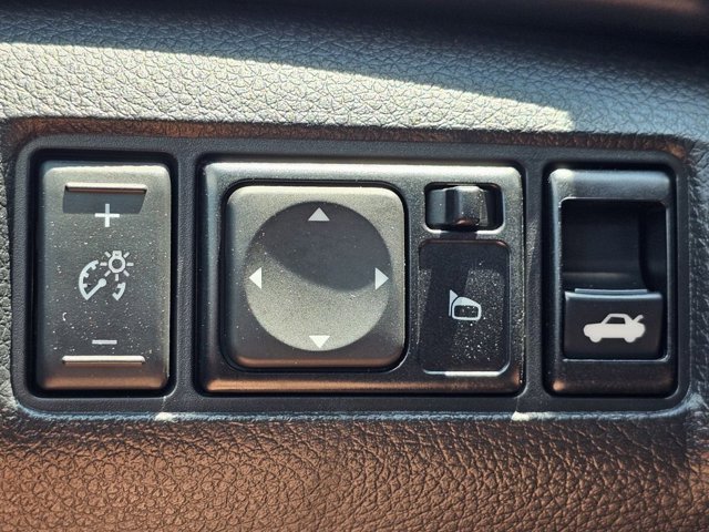 Vehicle image 22 of 30