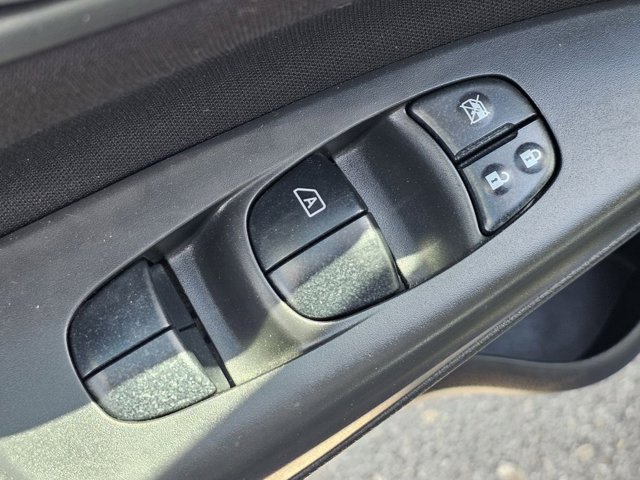 Vehicle image 19 of 30