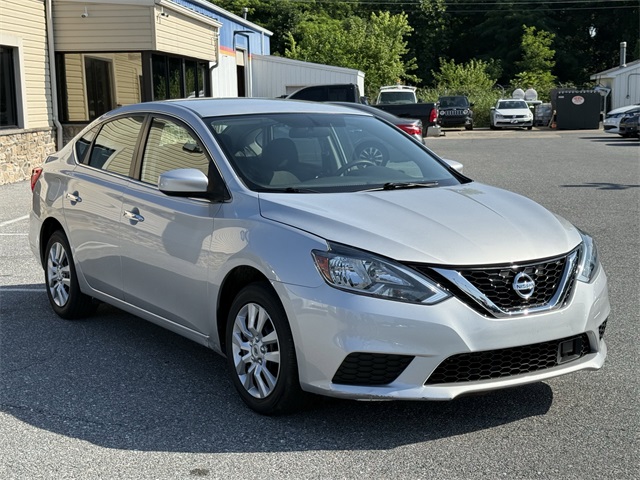 Vehicle image 3 of 24