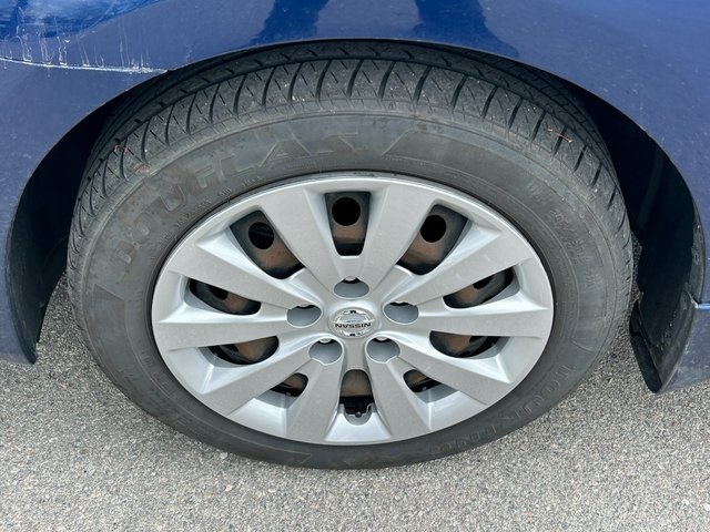 Vehicle image 11 of 13