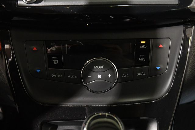 Vehicle image 17 of 26