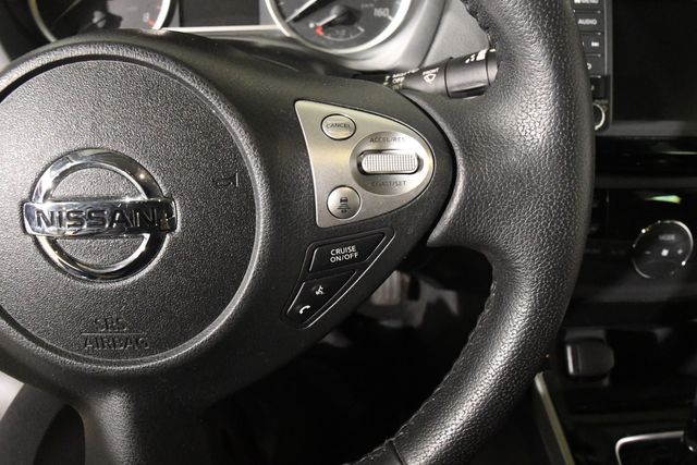 Vehicle image 14 of 26