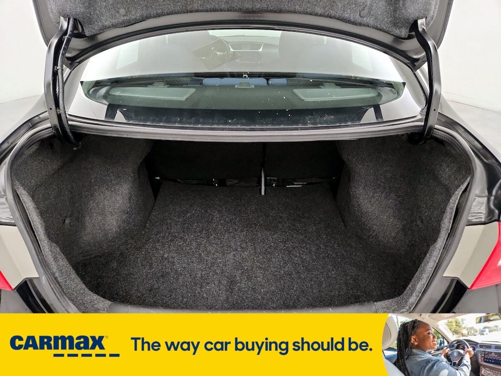 Vehicle image 25 of 27
