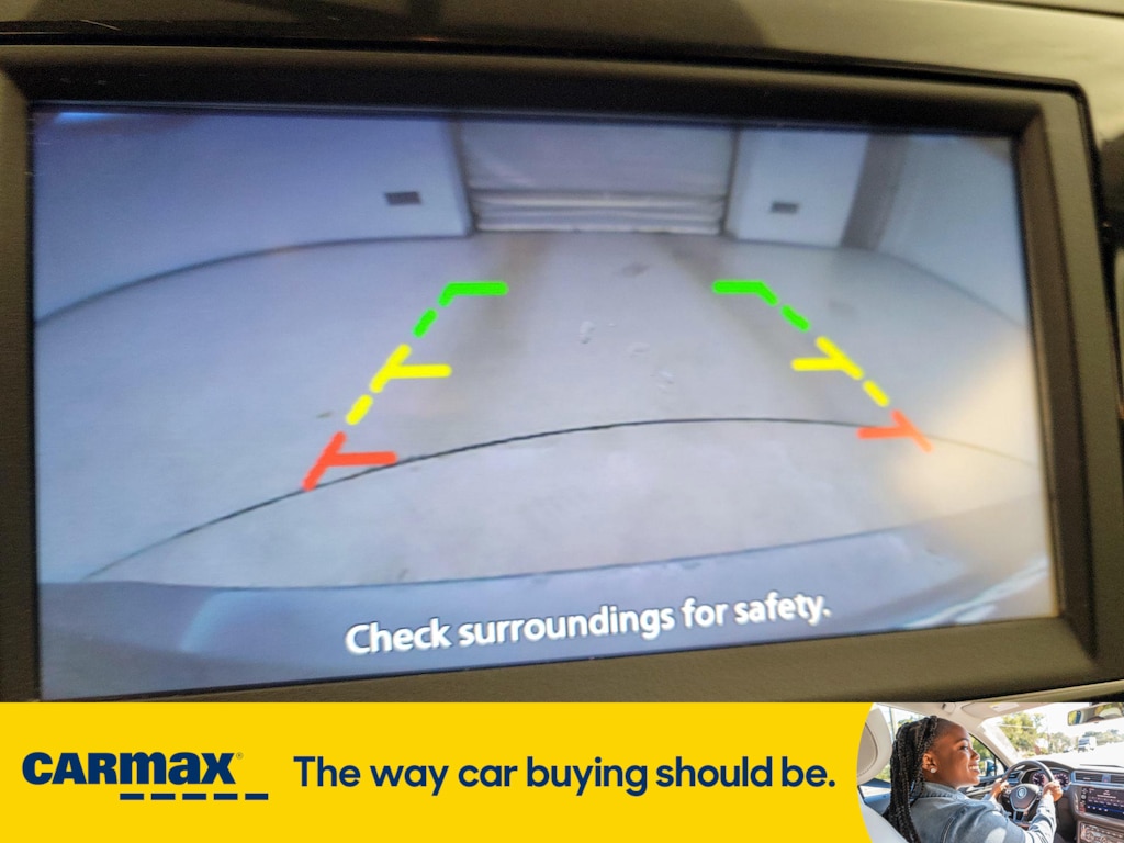 Vehicle image 14 of 27