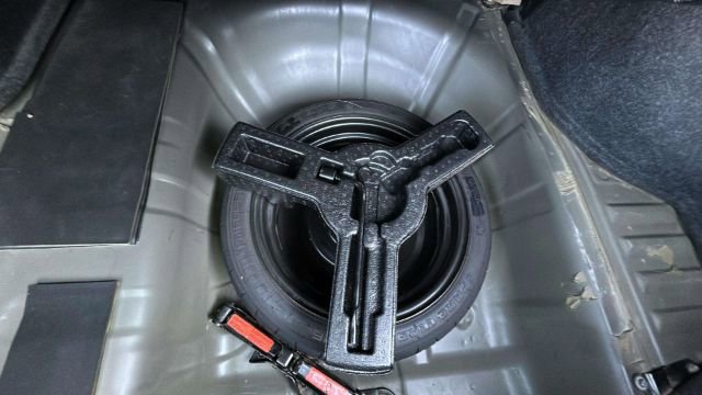 Vehicle image 13 of 33