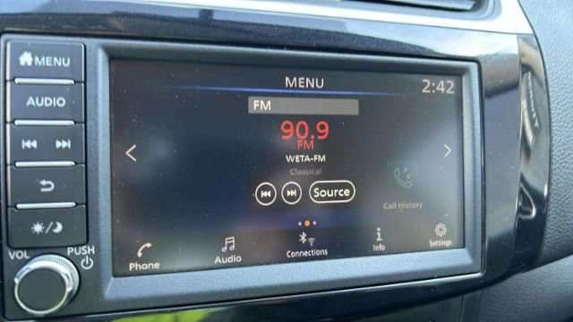 Vehicle image 27 of 33
