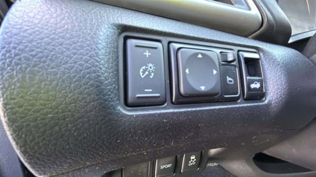 Vehicle image 23 of 33