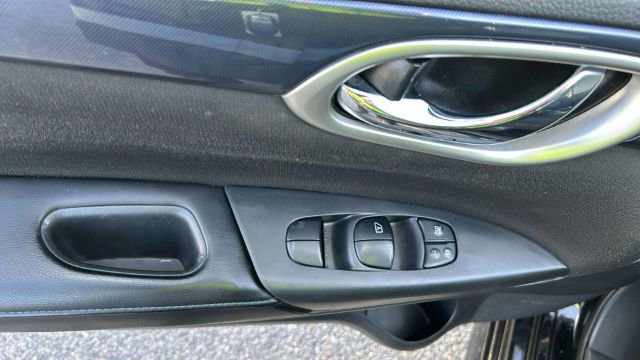 Vehicle image 31 of 33