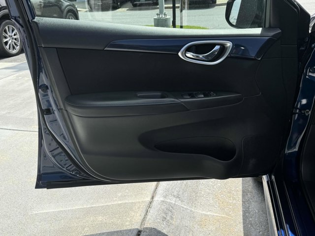 Vehicle image 14 of 31