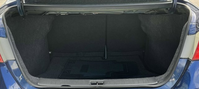 Vehicle image 13 of 31