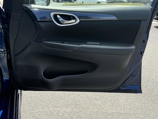Vehicle image 10 of 31