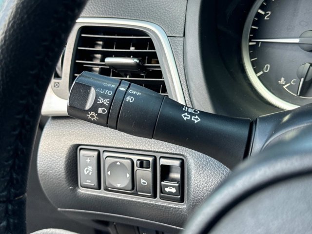 Vehicle image 28 of 31