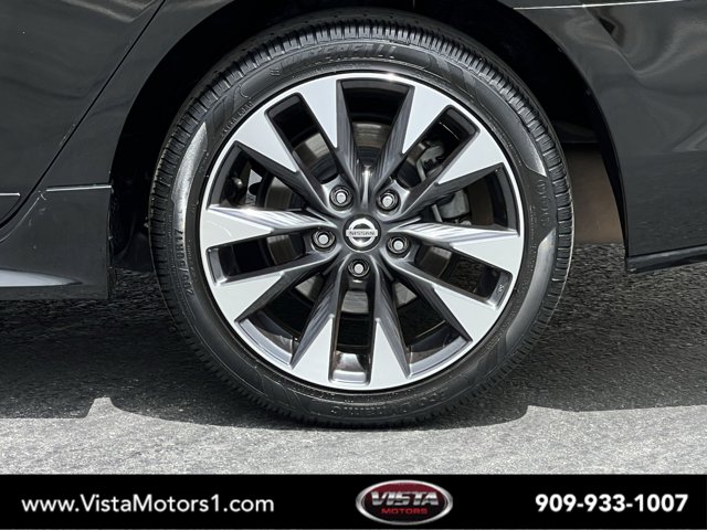 Vehicle image 27 of 28