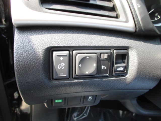 Vehicle image 28 of 65